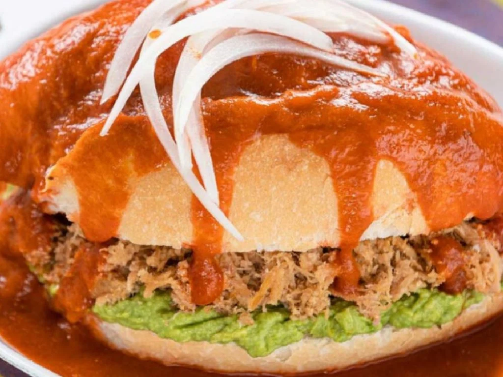 El pambazo poblano, el antojito callejero que tienes que probar al menos una vez en la vida