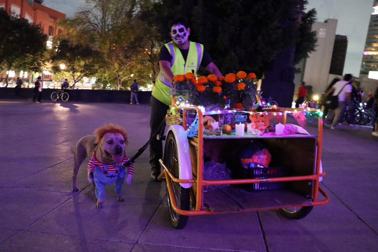 El Paseo Nocturno celebra el Día de Muertos con un concurso de disfraces sobre ruedas