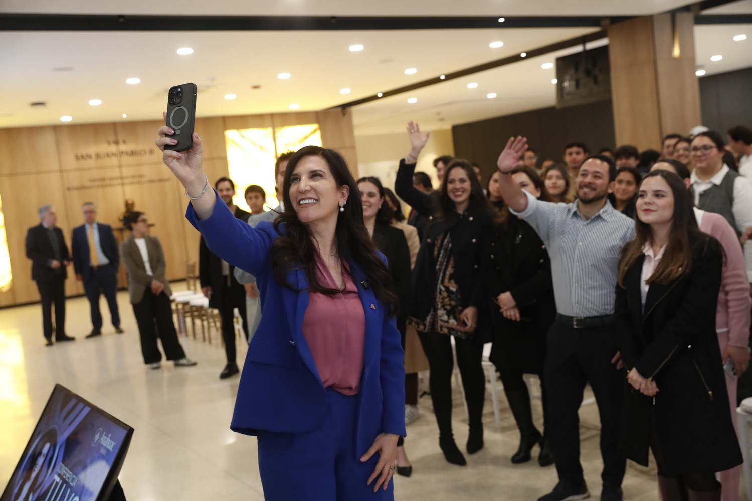 Kenia López Rabadán convoca a mujeres de Anáhuac a romper techo de cristal en política