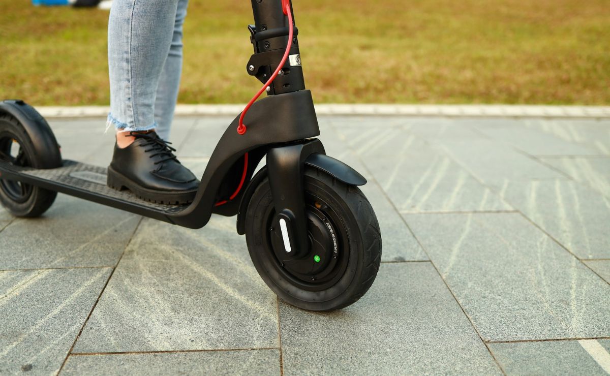 CDMX endurece reglas para scooters y bicis eléctricas: habrá placas, licencias y restricciones viales